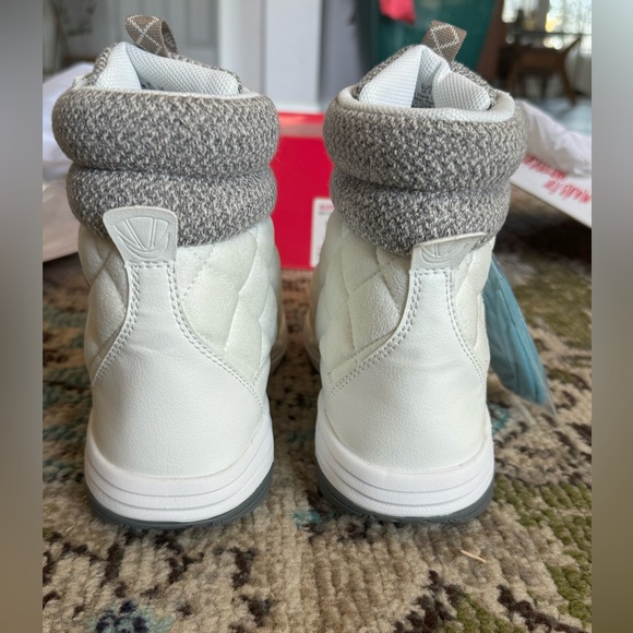 Ryka Aurora Quilted Snow
Boots - Picture 5 of 9
